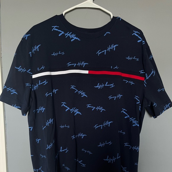 Tommy Hilfiger Tee Shirt - Picture 1 of 1